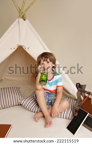 Concept for science education through indoor play with a teepee tent for school and preschool aged children
