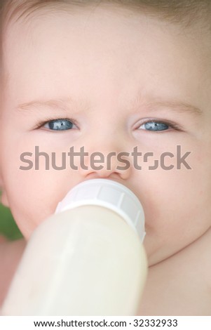 Infant baby boy bottle feeding, suitable for maternity, nutrition, breastfeeding designs