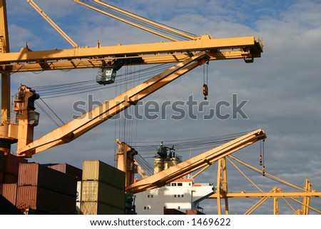 Gantry cranes and Container Ships