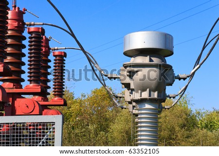 High voltage current transformer in a power substation