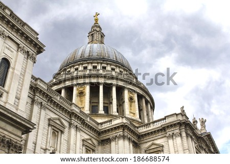 St Pauls cathedral in London, vintage look