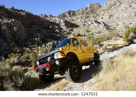 4x4 yellow van off road in Kings Canyon, Utah