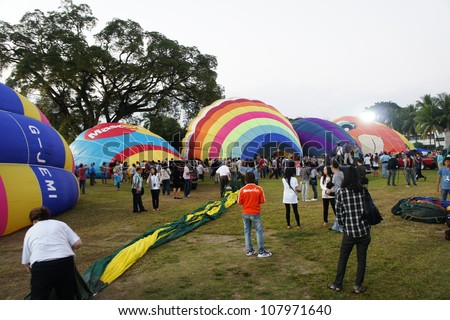 CHIANG MAI, THAILAND - NOV 26: Balloon team on operation during Thailand balloon festival 2011 on 26 Nov 2011 at Prince Royal college in Chiang mai