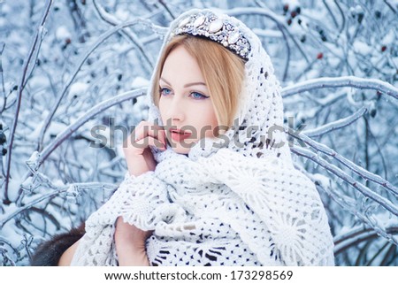 Beauty woman in winter forest