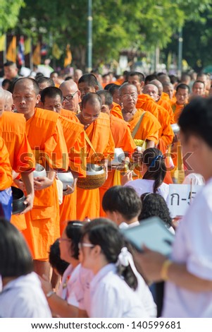 Uttaradit, THAILAND - MAY 23: People give food offerings to Buddhist monks on May 23, 2013 in Uttaradit, Thailand. Thai tradition