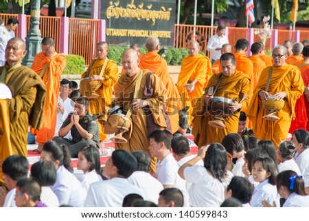 Uttaradit, THAILAND - MAY 23: People give food offerings to Buddhist monks on May 23, 2013 in Uttaradit, Thailand. Thai tradition