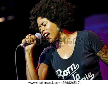 BYRON BAY, AUSTRALIA - APRIL 6 : Nikki Hill play on the Mojo stage at the 2015 Byron Bay Bluesfest. 26th annual Blues and Roots festival.