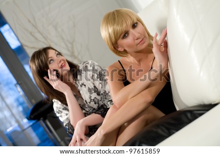 Blonde with a jealous brunette hears a telephone conversation