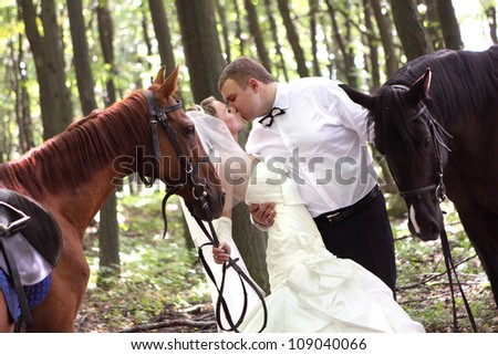 wedding couple in the woods with horses