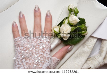 bride hand on the shoulders of groom