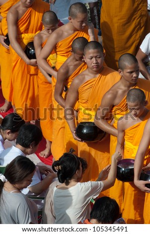 BANGKOK , THAILAND - MAY 8: unidentified people give food offerings to Buddhist monks on May 8, 2011 Pratunam in Bangkok, Thailand. Thai traditional Ceremony.