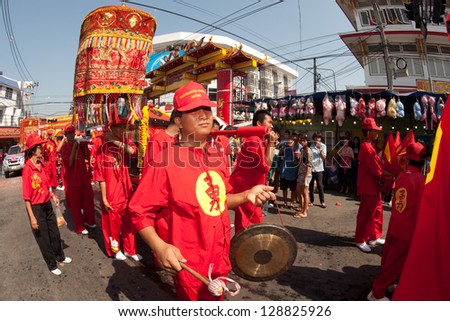 NAKHONSAWAN,THAILAND - FEBRUARY 13: Chinese Traditions And Customs Parade In Chinese New Year on February 13, 2013 in Nakhonsawan city,Middle of Thailand.