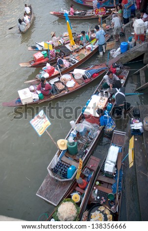 SAMUTSONGKRAM,THAILAND-SEPT 6 : Trader's boats in Amphawa floating Market in evening and most famous floating market and cultural tourist destination on September 6, 2012 in Samutsongkram, Thailand.