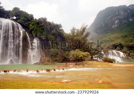 Ban Gioc waterfall in Vietnam and Datian waterfall in China.