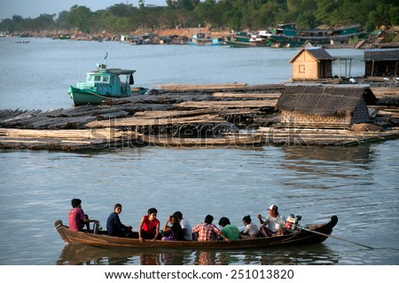 MANDALAY,MYANMAR-JULY 2 : Daily life at bamboo raft on Port activities in Ayeyarwaddy river for sell on July 2,2014 in Mandalay city in Central of Myanmar
