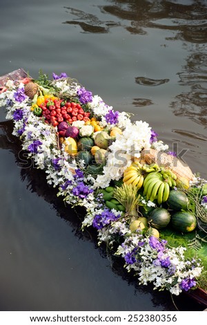 BANGKOK,THAILAND - FEBRUARY 2 : Beautiful flowers in the boat Crush for the colorful and lively provided to the tourist visit in Klong Phadung Krungkasem canal on February 12,2015 in Bangkok,Thailand.