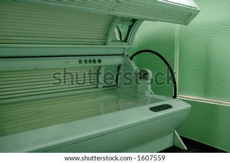 Sun tanning machine