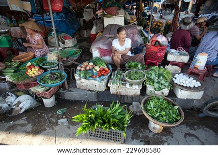 HOI AN, VIETNAM - OCTOBER 21: Unidentified Vendors selling food, vegetable and souvenir at the old local market in Hoi An, Vietnam on Oct 21, 2014.