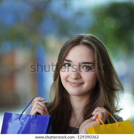 beauty girl with shopping bag