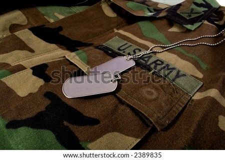 US Army camouflage with blank dog tags, and artillery officer collar insignia