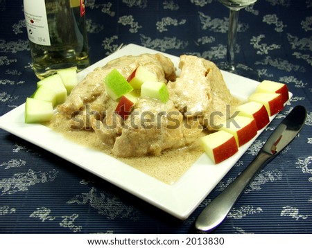 chicken breast for gourmets whit mustard sauce and apples