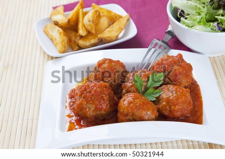 meat balls with tomato sauce and salad