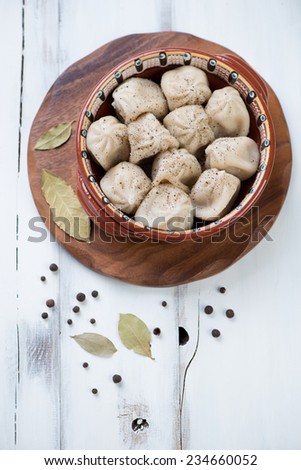 Ceramic dish with boiled khinkali, view from above
