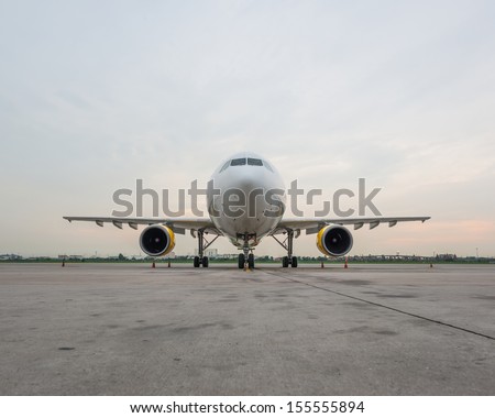 Commercial airplane parking