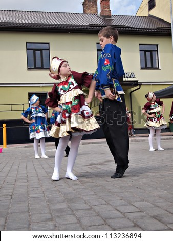 JEKABPILS, LATVIA - MAY 28: Unidentified dance group members dressed in national Russian clothes at Dance festival - Latvju Berni Danci Veda on May 28, 2011 in Vecpilsetas laukums, Jekabpils, Latvia