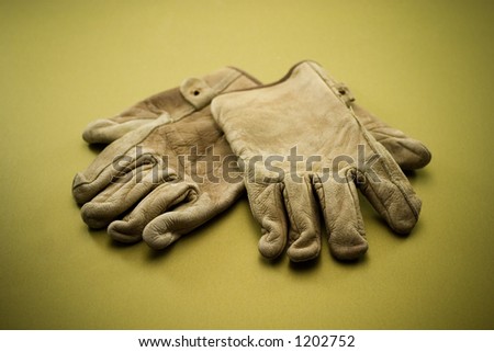 Old work gloves horizontal