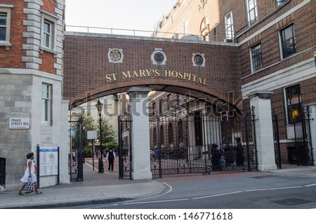 LONDON, ENGLAND - JULY 19:  Pedestrians at an entrance to St Mary\'s Hospital, Paddington where Catherine, Duchess of Cambridge will give birth on July 19 2013.  The child will be a future monarch.