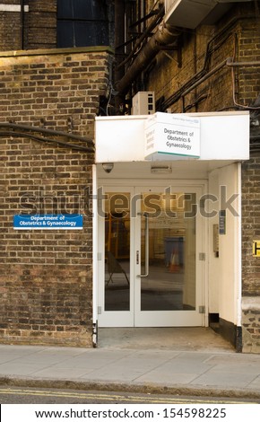LONDON, ENGLAND - JULY 19: Entrance to the obstetrics and gynaecology wards of St Mary\'s Hospital, Paddington on July 19 2013.  Future monarch, Prince George, was born in the hospital in July 2013.