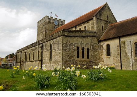 View of the parish church of St Peter in the middle of the market town of Petersfield.  Spring time and the daffodils are blooming.