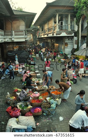 BALI-OCT 15: Commercial activities at Ubud market on October 15, 2010 in Bali, Indonesia. Ubud Market is very famous among Balinese,located in center of Ubud Village and in front of Ubud Palace.