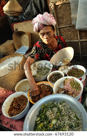 BALI - OCT 15: Commercial activities at Ubud market on October 15, 2010 in Bali, Indonesia. Ubud Market is very famous among Balinese,located in center of Ubud Village and in front of Ubud Palace.