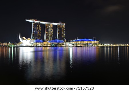 SINGAPORE - JAN 25: The Marina Bay Sands Hotel dominates the skyline at Marina Bay Jan 25, 2011 in Singapore. It is the world\'s most expensive standalone casino property at S$8 billion