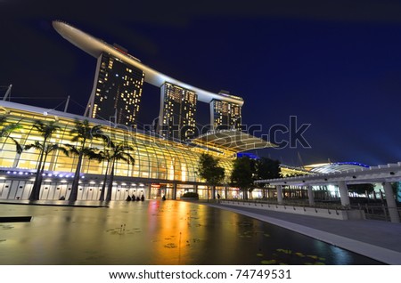 SINGAPORE - MARCH 1:The Marina Bay Sands Hotel dominates the skyline at Marina Bay March 1, 2011 in Singapore. It is the world\'s most expensive standalone casino property at S$8 billion.