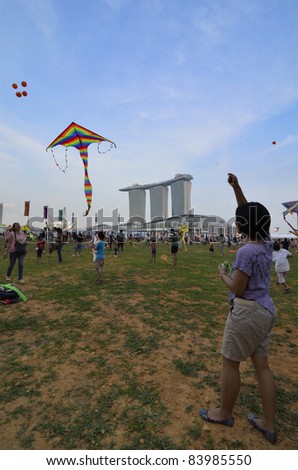 SINGAPORE - SEPTEMBER 3: Kite festival, a gathering for kite enthusiast at Marina Bay September 3, 2011 in Singapore.