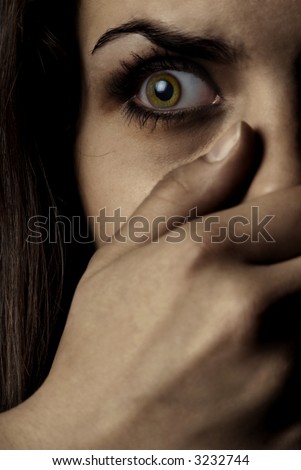 Que suis-je pour toi? Stock-photo-concept-photo-of-the-afraid-woman-being-witness-of-crime-3232744