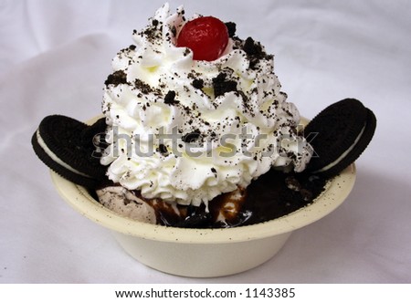 A sundae with hot fudge and Cookies n\' Cream ice cream