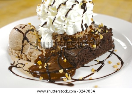 Hot fudge sundae with a brownie