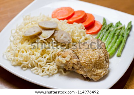 chicken noodle with mushroom carrot and asparagus