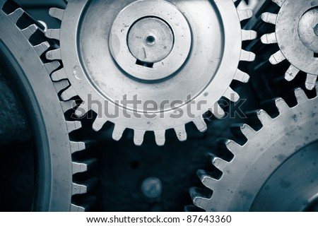 Large cog wheels in the motor Large cog wheels in the motor