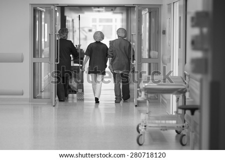 Medical staff going through a hospital corridor