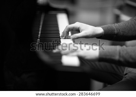 Pianist\'s hands playing the melody