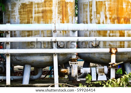 Pipe and tank water system