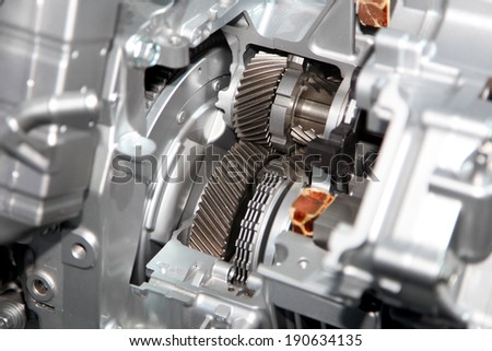 Gear train in side aluminium casing of the engine