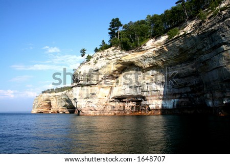 PICTURED ROCKS ON SUPERIOR LAKE