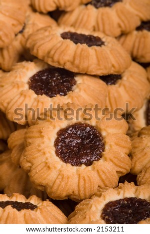 Traditional biscuits with jelly.