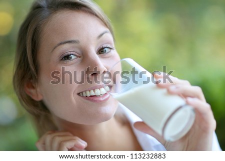 Portrait of healthy girl drinking milk